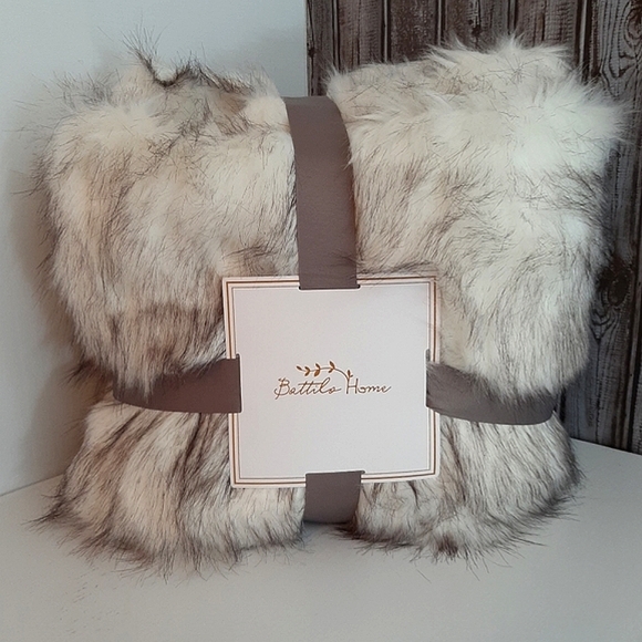 Batillo Home Faux Fur Decorative Heavy Throw Blanket 51" x 67" - Picture 2 of 8